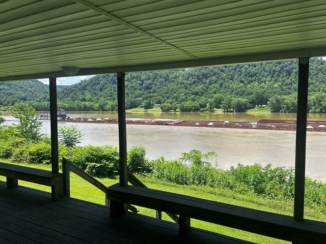 12 River Road, Vanceburg, KY 41179