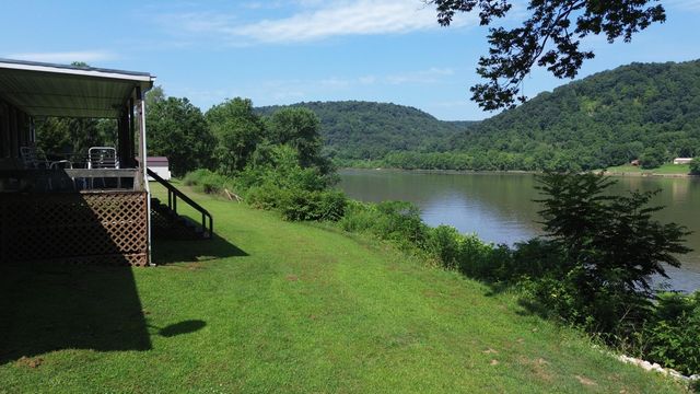 12 River Road, Vanceburg, KY 41179