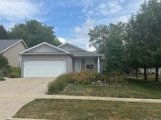 2404 Treeline Drive, Bloomington, IL 61704