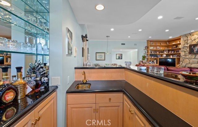 19825 Santa Rita Street, Woodland Hills (los Angeles), CA 91364