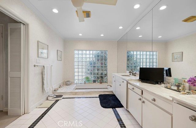 19825 Santa Rita Street, Woodland Hills (los Angeles), CA 91364