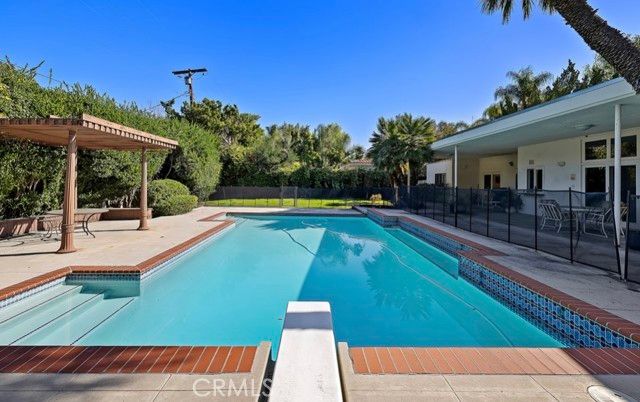 19825 Santa Rita Street, Woodland Hills (los Angeles), CA 91364