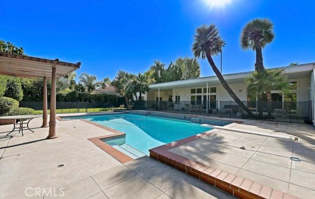 19825 Santa Rita Street, Woodland Hills (los Angeles), CA 91364