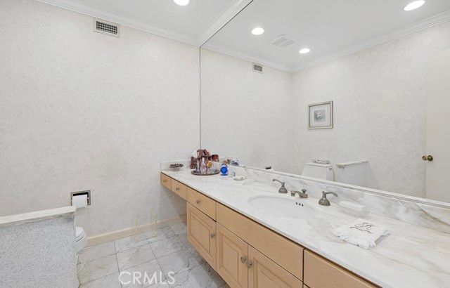 19825 Santa Rita Street, Woodland Hills (los Angeles), CA 91364