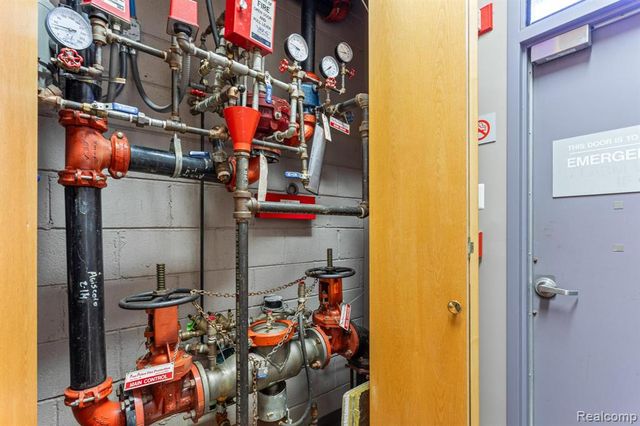 22015 Outer Drive, Dearborn, MI 48124