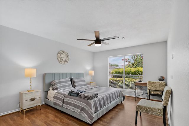 8020 Braesmain Drive 1705, Houston, TX 77025