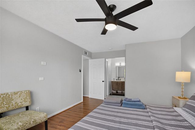 8020 Braesmain Drive 1705, Houston, TX 77025