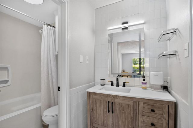 8020 Braesmain Drive 1705, Houston, TX 77025