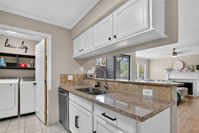 8020 Braesmain Drive 1705, Houston, TX 77025