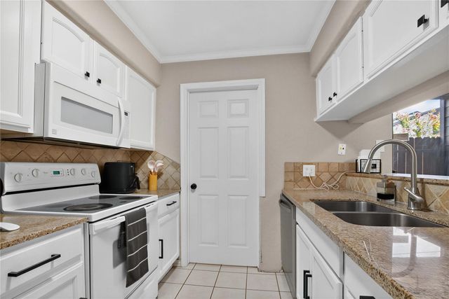 8020 Braesmain Drive 1705, Houston, TX 77025