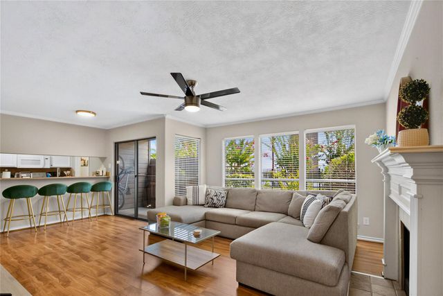 8020 Braesmain Drive 1705, Houston, TX 77025