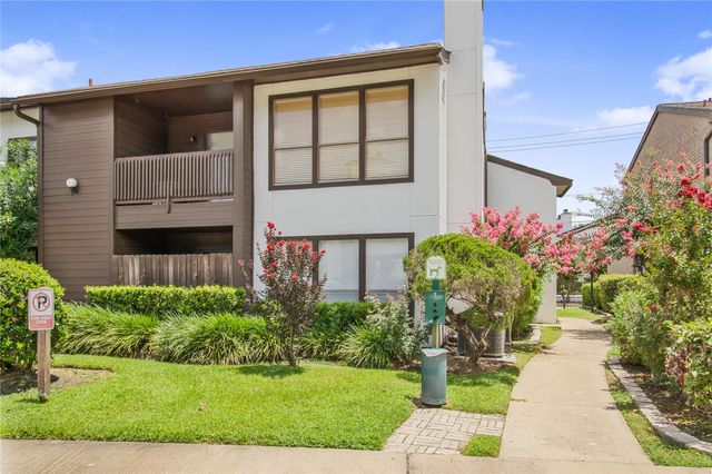 8020 Braesmain Drive 1705, Houston, TX 77025