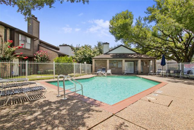 8020 Braesmain Drive 1705, Houston, TX 77025