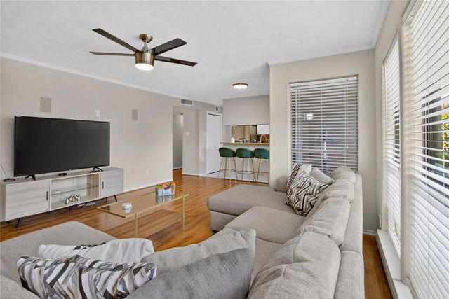 8020 Braesmain Drive 1705, Houston, TX 77025