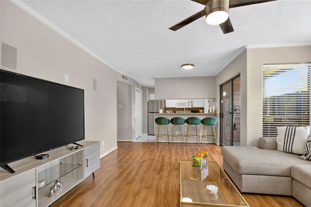 8020 Braesmain Drive 1705, Houston, TX 77025