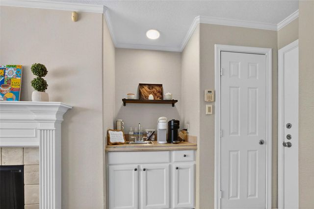 8020 Braesmain Drive 1705, Houston, TX 77025