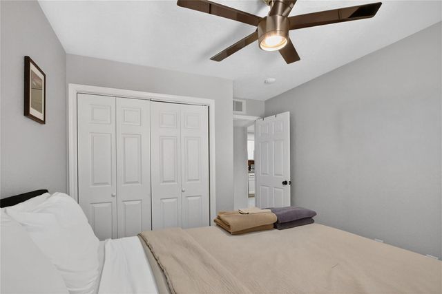 8020 Braesmain Drive 1705, Houston, TX 77025