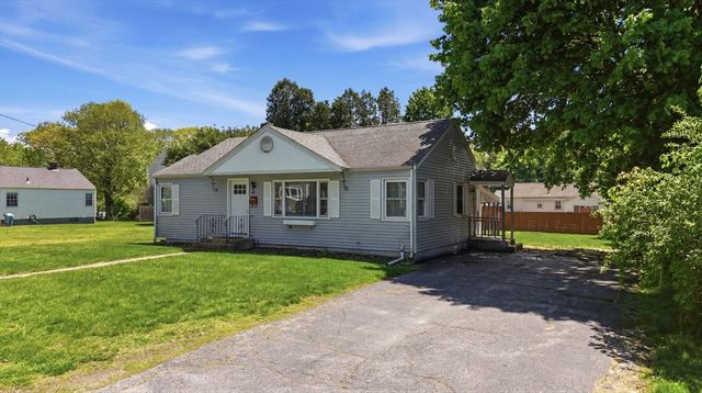 42 Woodway Drive, Shrewsbury, MA 01545