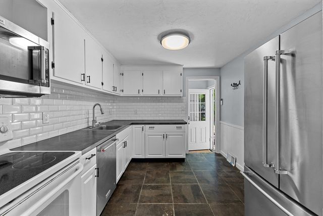 42 Woodway Drive, Shrewsbury, MA 01545