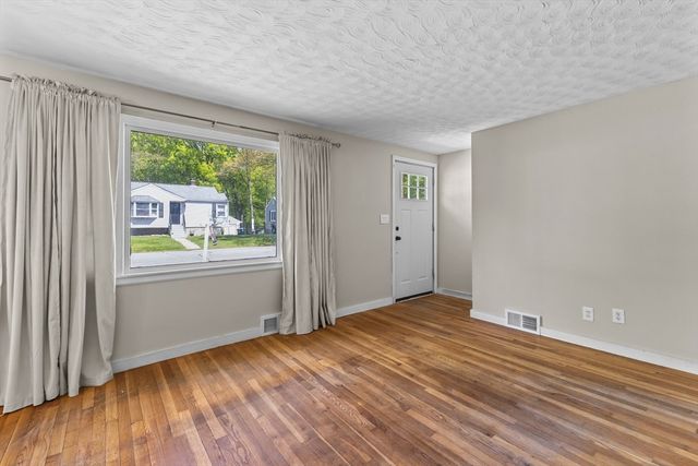 42 Woodway Drive, Shrewsbury, MA 01545