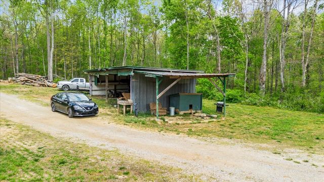 195 Roddy Springs Rd, Tracy City, TN 37387