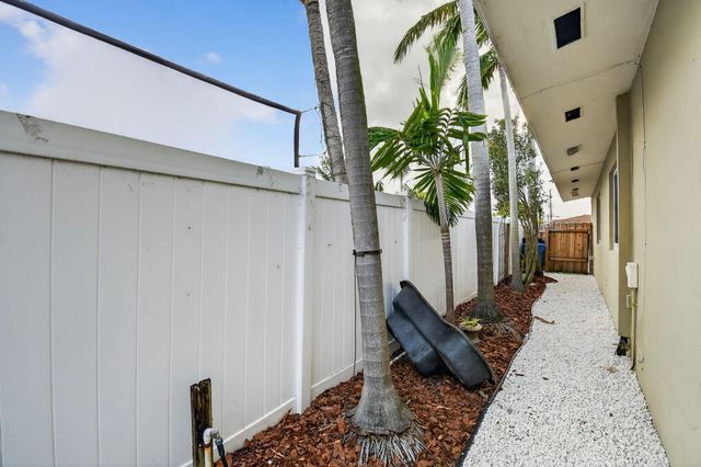 1606 NE 15th Avenue 1606, Fort Lauderdale, FL 33305