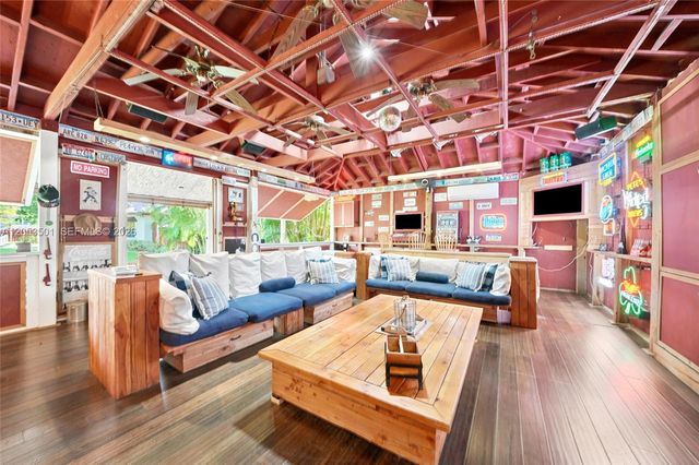 15425 N Miami Ave, Miami, FL 33169