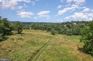 281 N LEWISBERRY RD, Mechanicsburg, PA 17055