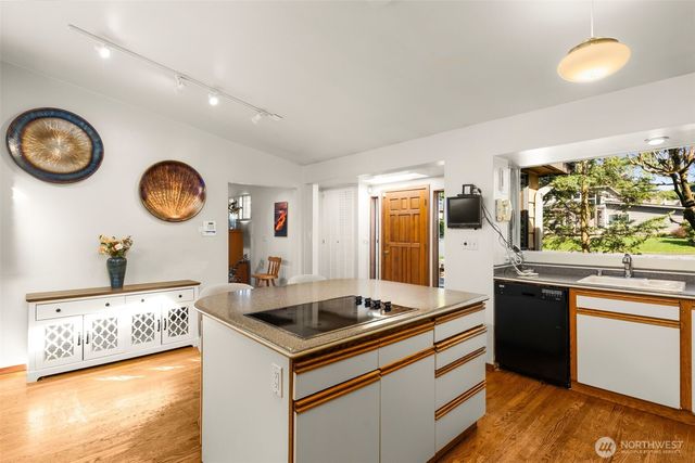 10529 NE 20th Place, Bellevue, WA 98004