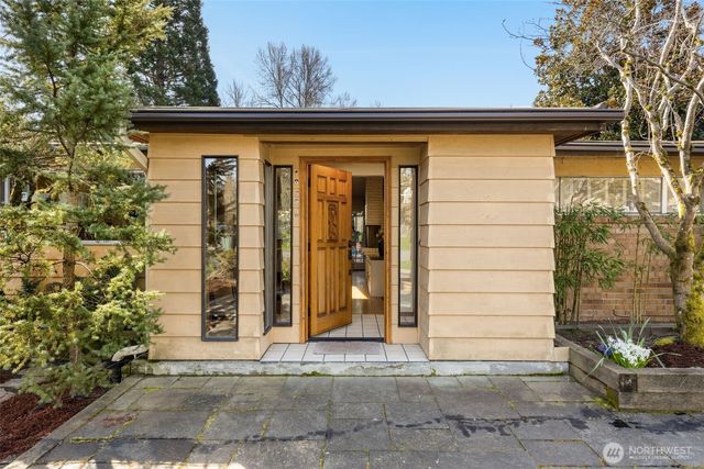 10529 NE 20th Place, Bellevue, WA 98004