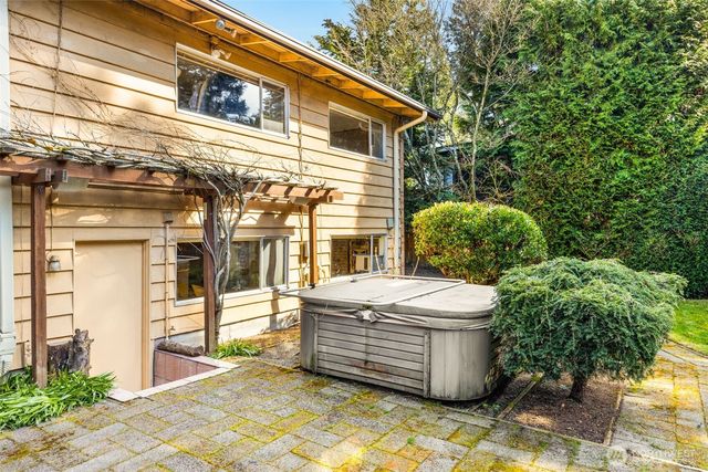 10529 NE 20th Place, Bellevue, WA 98004