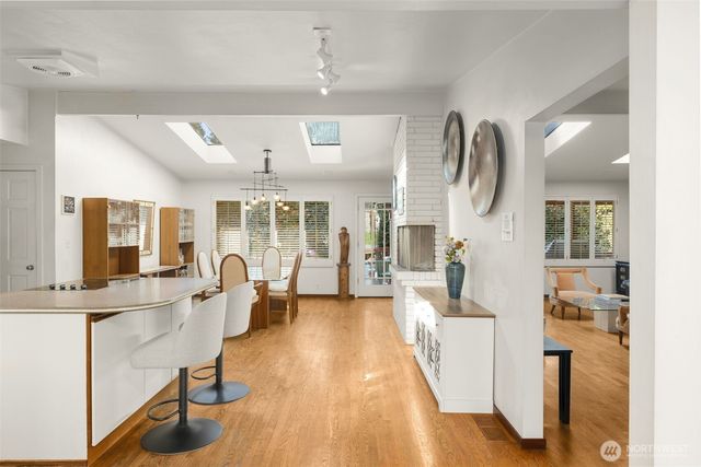 10529 NE 20th Place, Bellevue, WA 98004