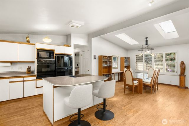 10529 NE 20th Place, Bellevue, WA 98004