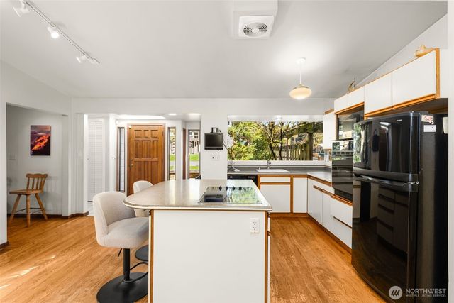 10529 NE 20th Place, Bellevue, WA 98004