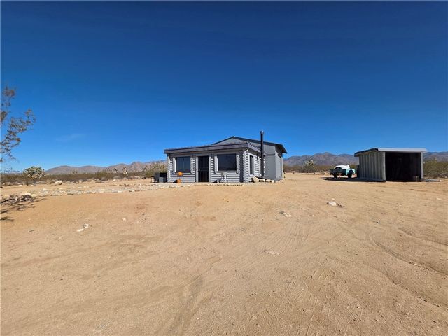 13505 S Alan Road, Yucca, AZ 86438