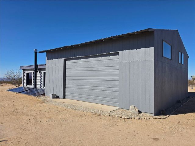 13505 S Alan Road, Yucca, AZ 86438