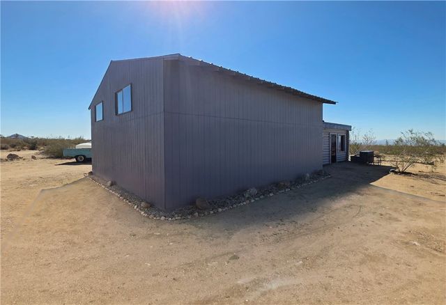 13505 S Alan Road, Yucca, AZ 86438