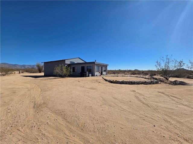 13505 S Alan Road, Yucca, AZ 86438