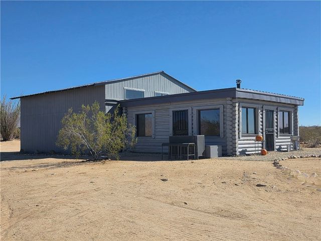 13505 S Alan Road, Yucca, AZ 86438