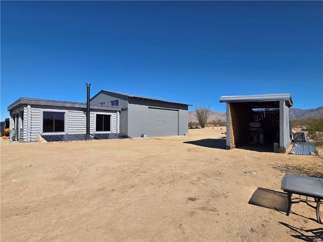 13505 S Alan Road, Yucca, AZ 86438