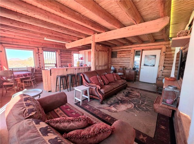 13505 S Alan Road, Yucca, AZ 86438