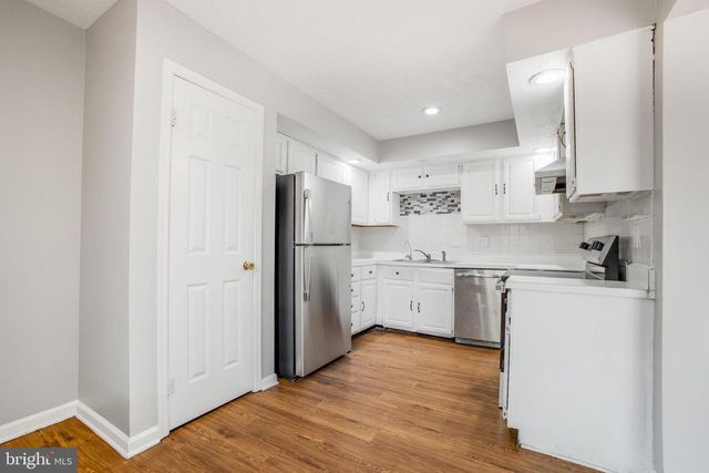 2102 COMMISSARY CIR, Odenton, MD 21113