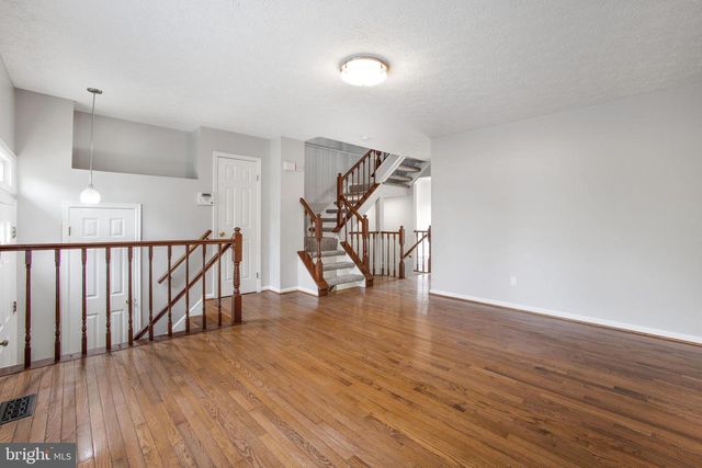2102 COMMISSARY CIR, Odenton, MD 21113