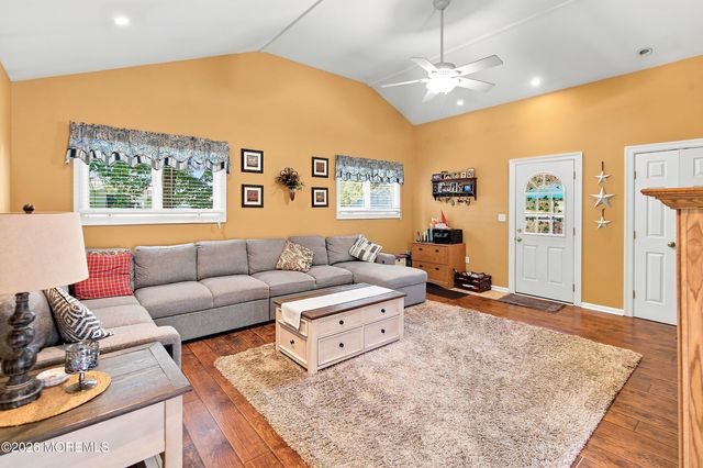 33 Pershing Avenue, Milltown, NJ 08850