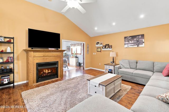33 Pershing Avenue, Milltown, NJ 08850