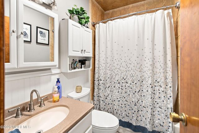 33 Pershing Avenue, Milltown, NJ 08850