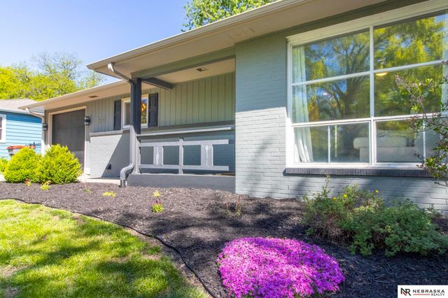 5910 Gillan Road, Lincoln, NE 68505