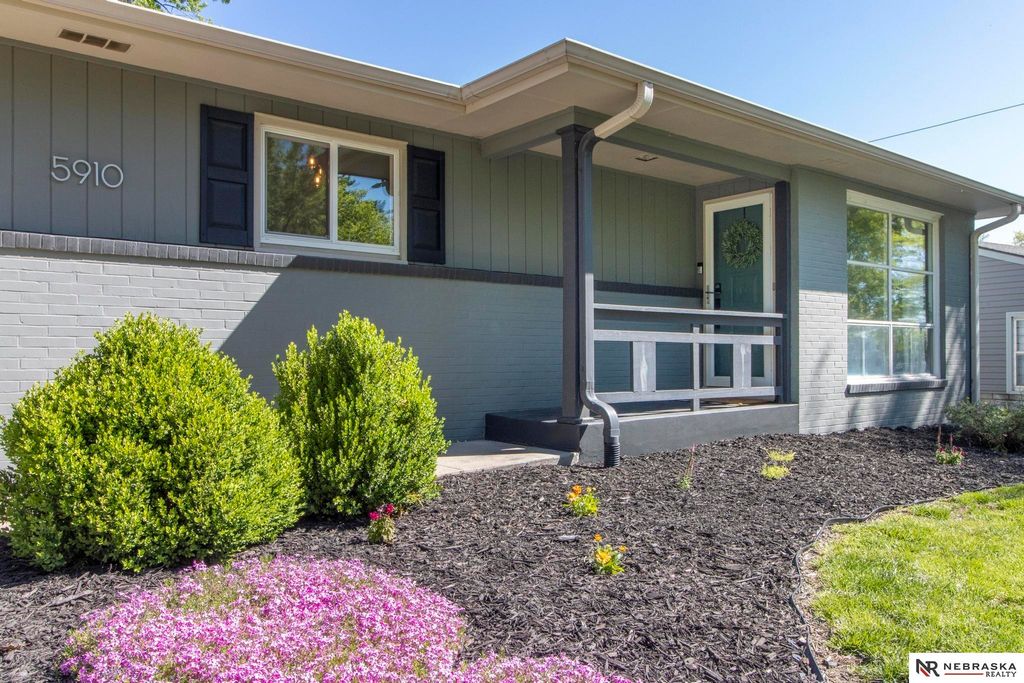 5910 Gillan Road, Lincoln, NE 68505
