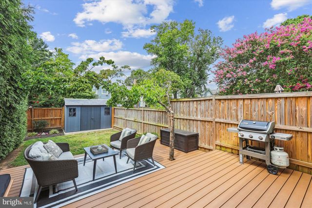 204 E CUSTIS, Alexandria, VA 22301