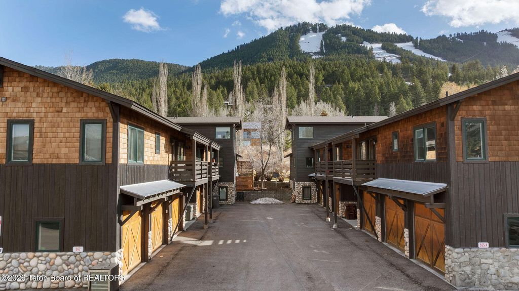 555 CACHE CREEK Drive, Jackson, WY 83001